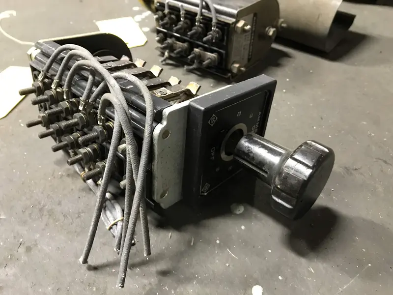 14-137-639-501 Type 210 Ammeter Off Control Switch 1