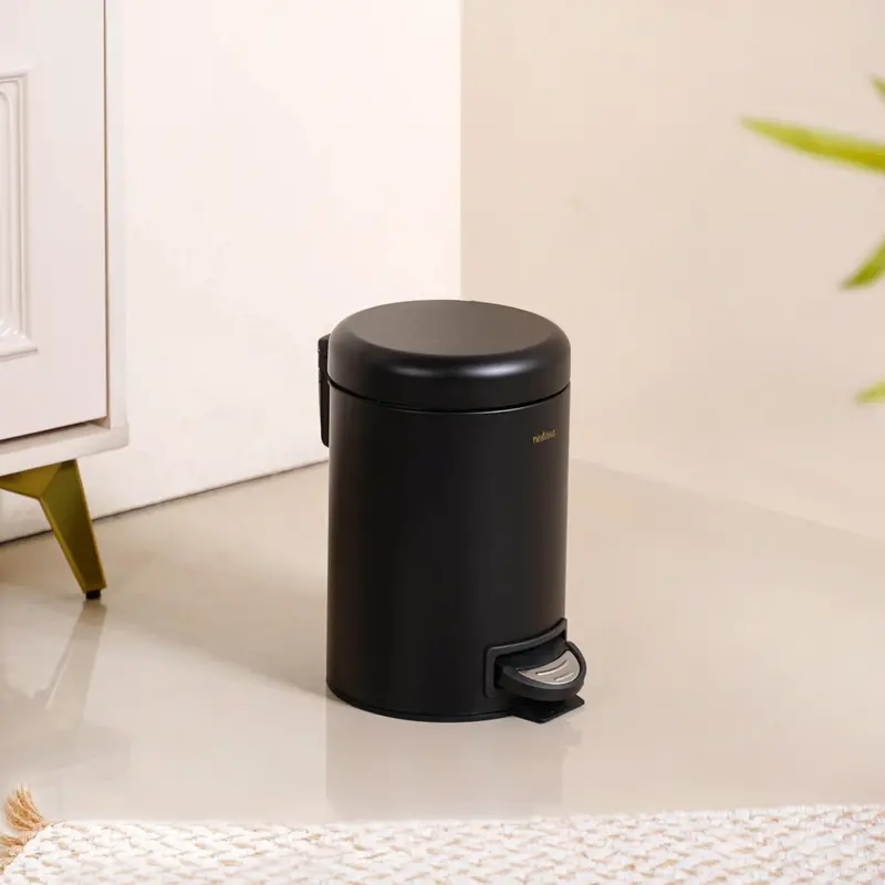 3L Matte Black Metal Step Bin With Easy-Remove Liner 1