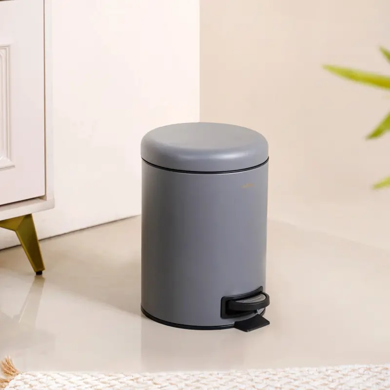 5L Grey Metal Step-Operated Trash Can With Interior Bucket 1