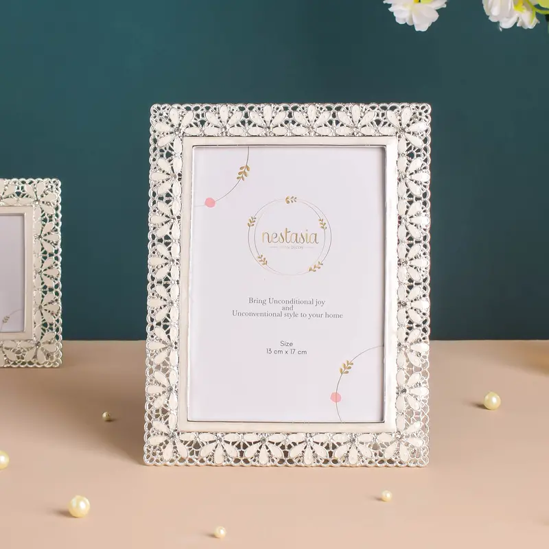 Daisy Accent Photo Frame – Large 13X18Cm Botanical Wall Or Desk Display 1