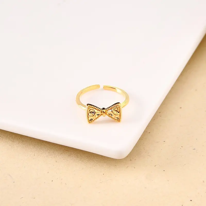 Elegant Bow Detail Gold Ring 1