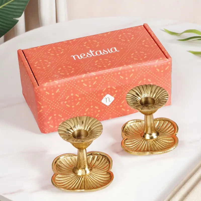 Elegant Gold Metal Taper Candle Holder Set – Two-Piece Design 1