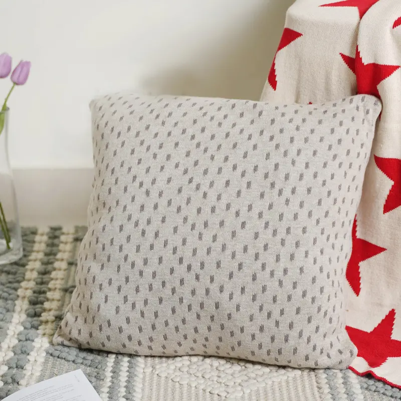 Festive Holiday Cushion Cover – Seasonal Design 1
