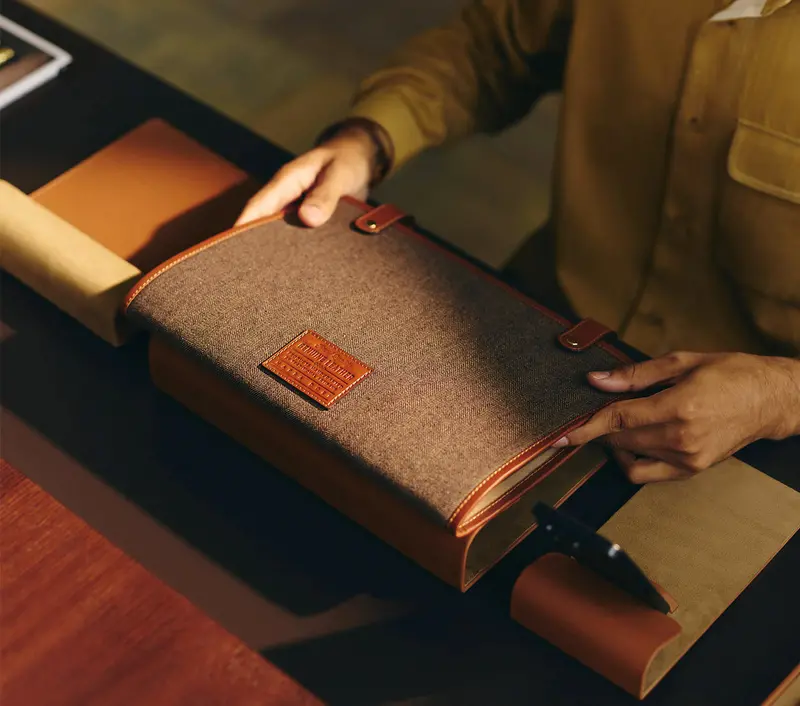Foldaway Herringbone-Weave Laptop Jacket 1