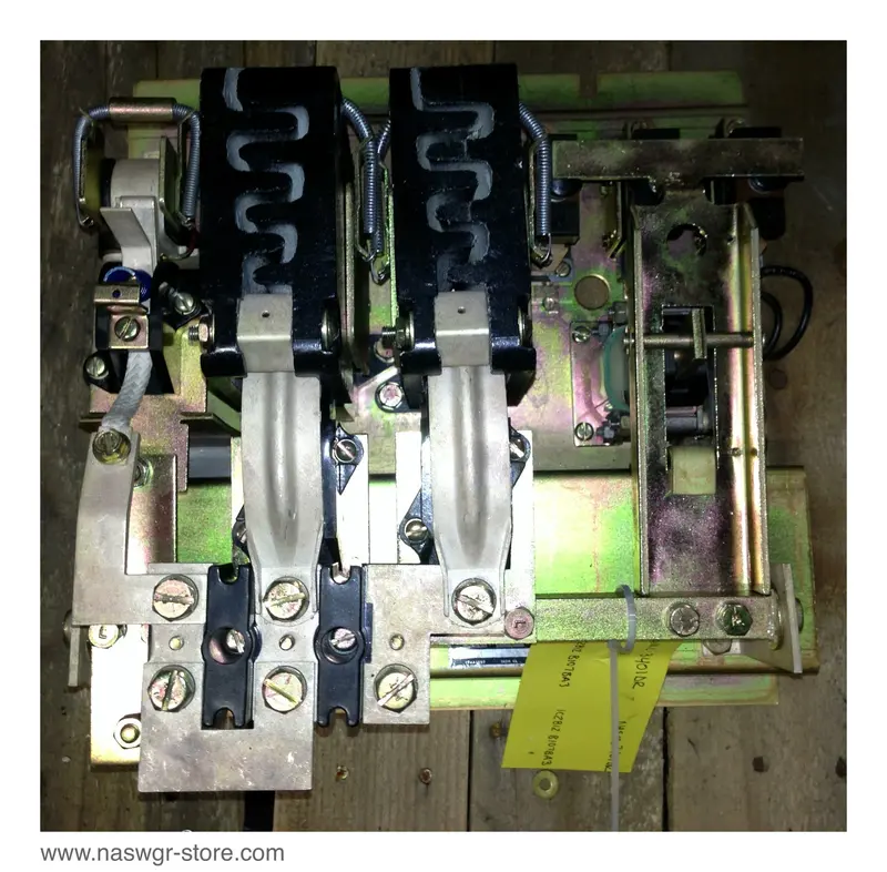 Ge Ic2812B107Ba3 Field Contactor – 100 A Dc, 3-Pole, Missing One Arc Chute 1