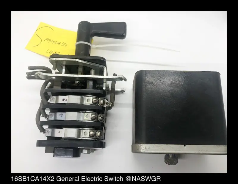 General Electric 16Sb1Ca14X2 Heavy-Duty Selector Switch 1