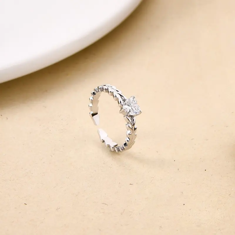 Heart Solitaire With Leaf-Inspired Silver Band 1