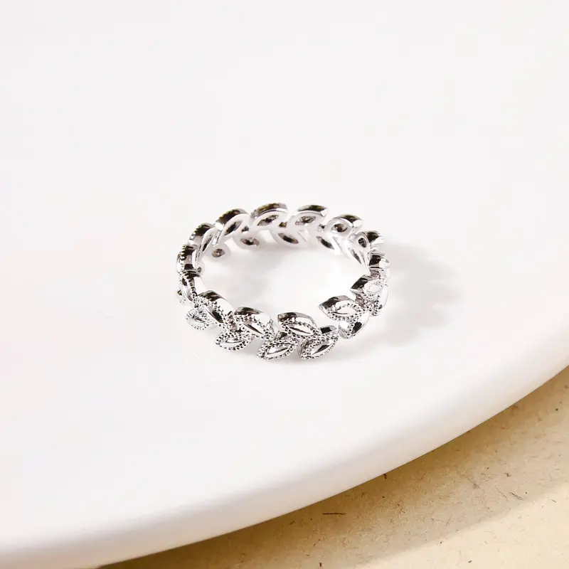 Laurel Wreath-Design Silver Ring 1