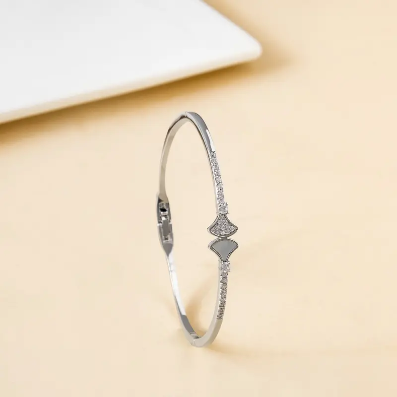 Nautical Glam Seashell Bracelet In Oxidized Silver 1