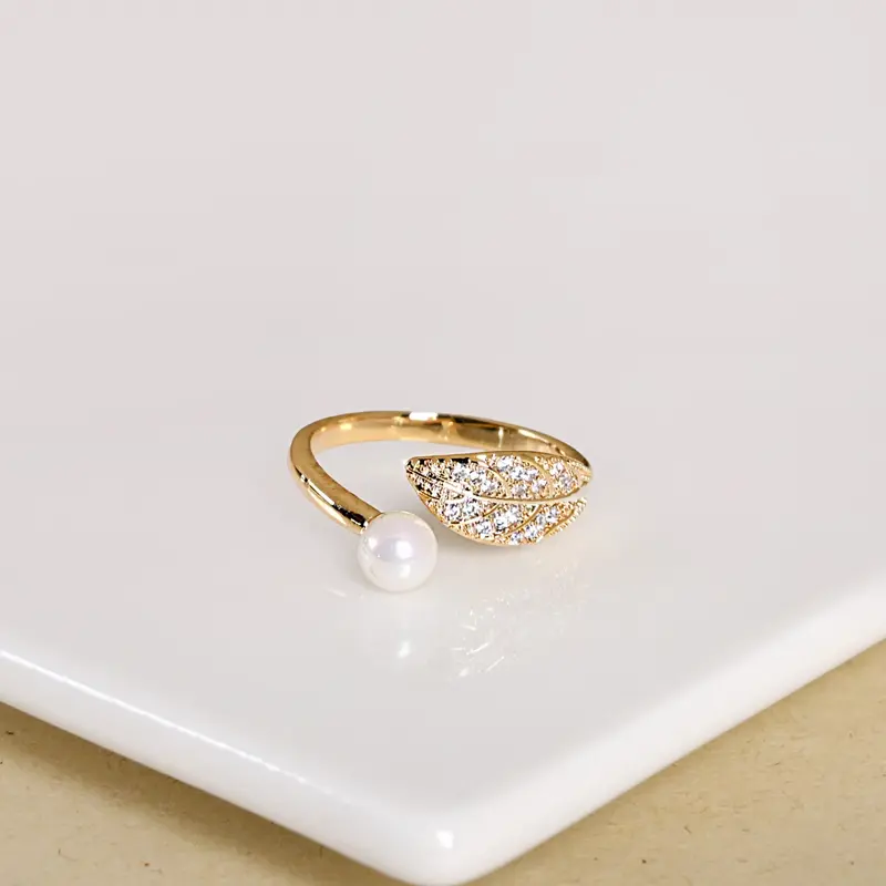 Pearl-Adorned Ethereal Leaf Gold Ring 1
