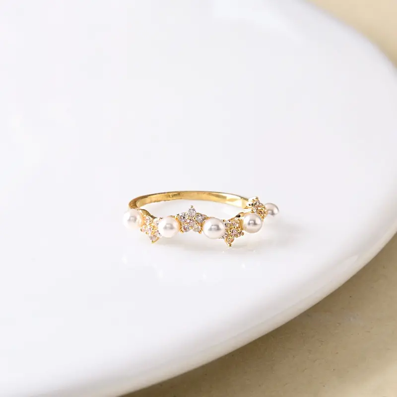 Pearl-Inlaid Floral Gold Ring 1