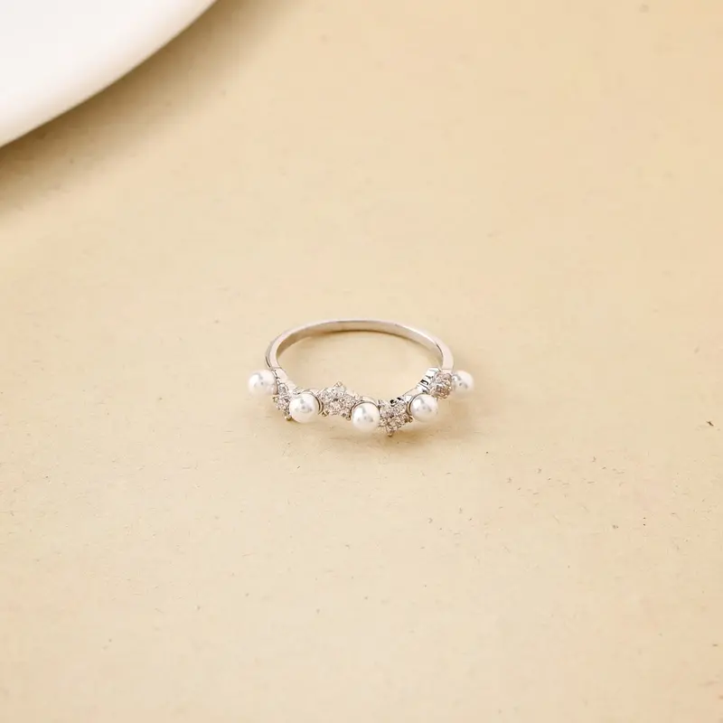 Pearl-Inlaid Floral Silver Ring 1