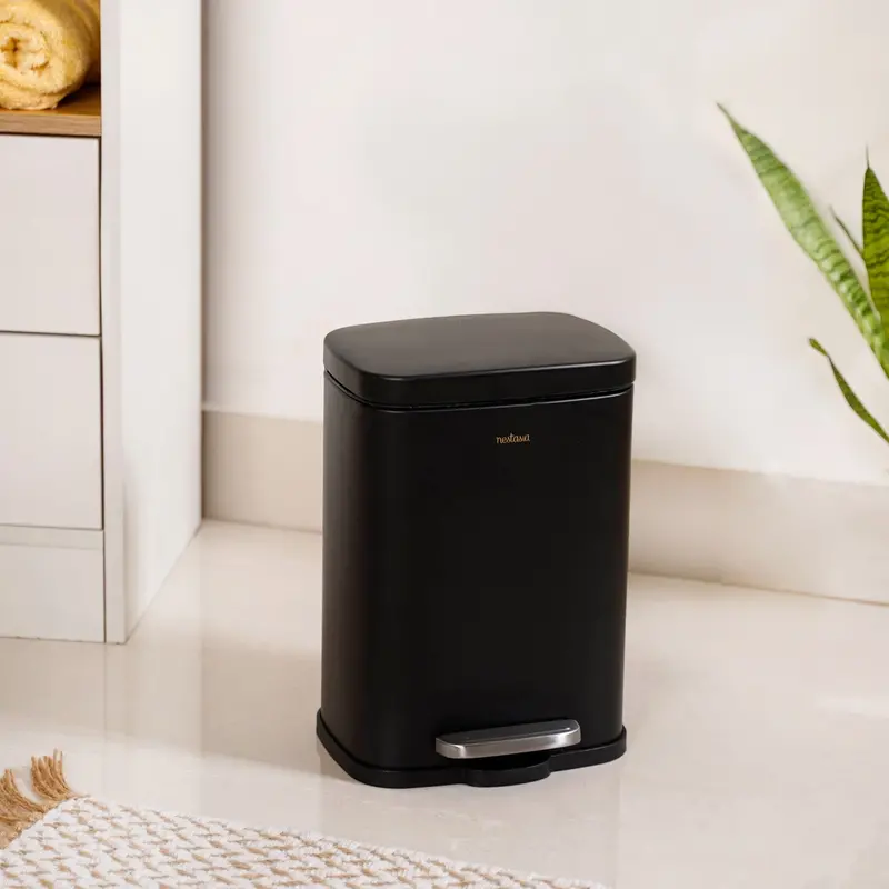 Pedal-Activated Stainless Steel Trash Can – 5L Matte Black 1