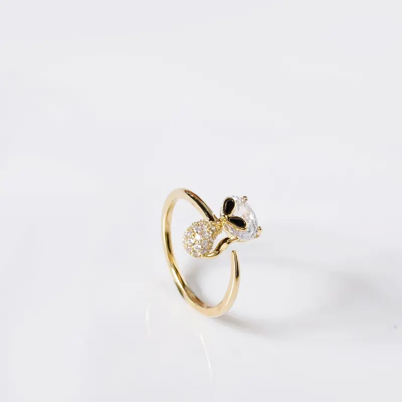 Playful Cat Whisker Motif Gold Ring 1