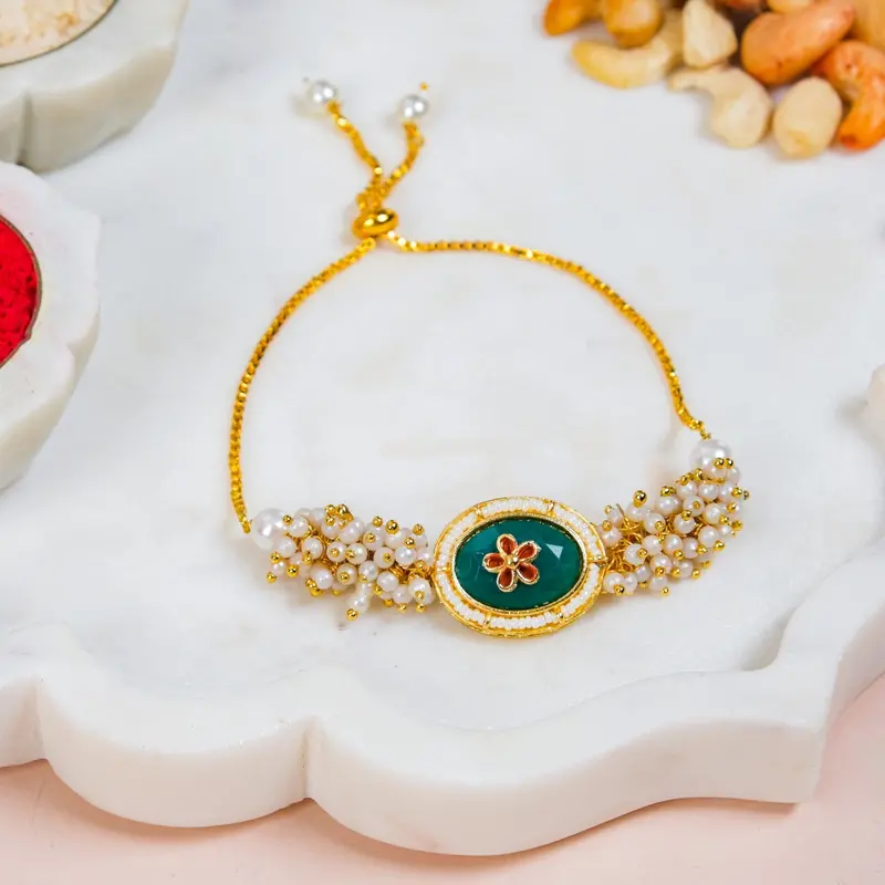 Royal Emerald-Themed Rakhi Gift Box 1