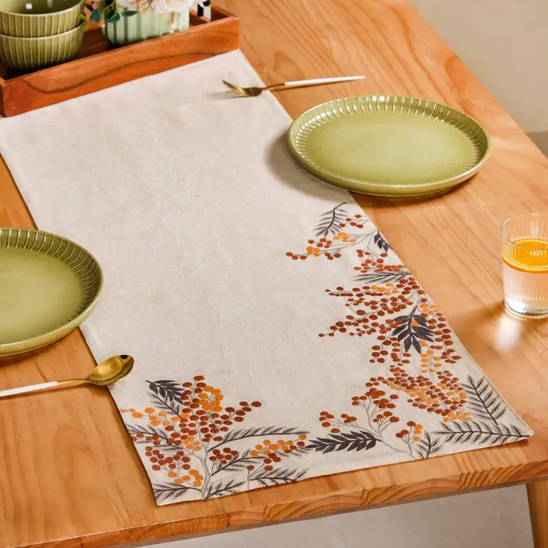 Rustic Wild Berry Cotton Table Runner 1