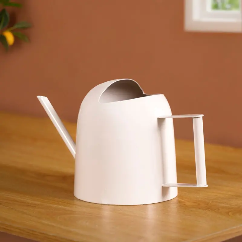 Shell-Design Glossy Metal Watering Can For Houseplants 1