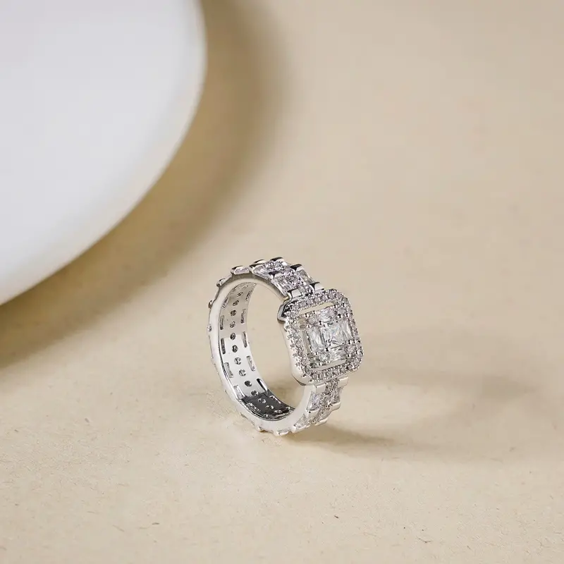 Shimmering Solitaire Band In Sterling Silver 1
