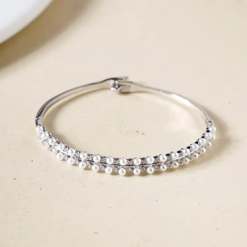 Silver Shimmer Folding Clasp Bracelet – Versatile Everyday Wear 1