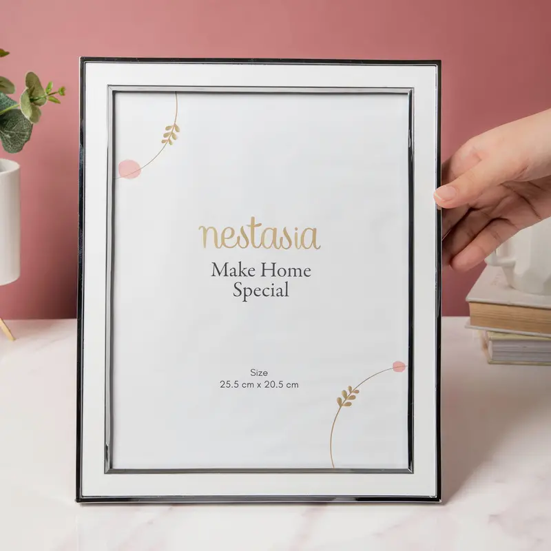 Sleek Matte White Photo Frame – 11 Inch 1