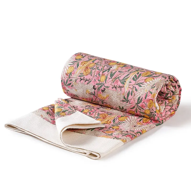 Songbird Motif Quilted Cotton Bedcover – 250 X 220 Cm, Nature-Themed Texture 1