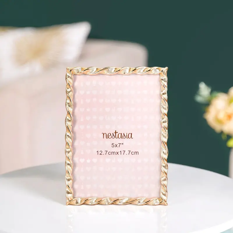 Spiral Photo Frame – Medium 13X18 Cm Dynamic Twisted Metal Accent 1