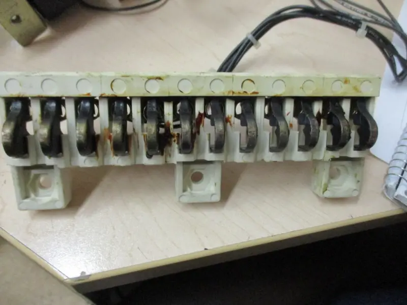 Square D / Cutler-Hammer 693C618G01 Secondary Control Module 1