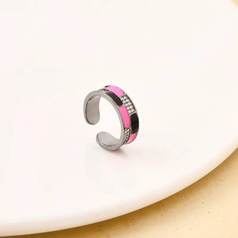 Tile-Patterned Sparkle Accent Ring 1