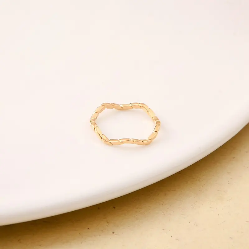 Wavy Slim Gold Band – Minimalist Ring 1