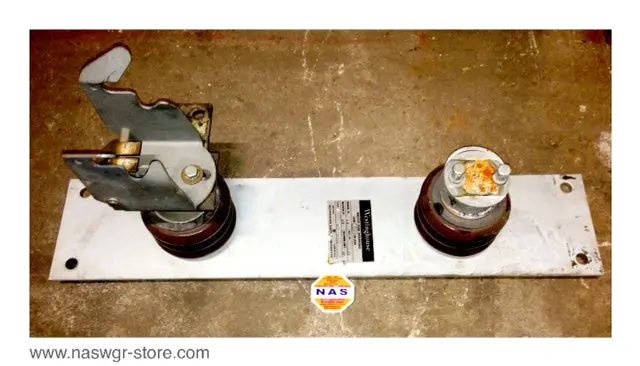 Westinghouse 438D726G01 Indoor Fuse Mount — Missing Fuse Clip 1