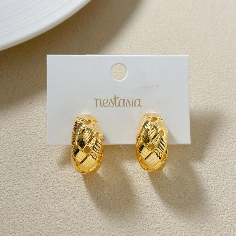 Woven Gold Hoop Earrings – Chic Metallic Texture 1