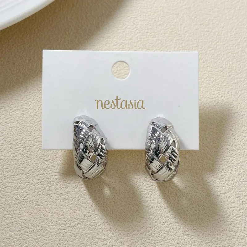 Woven Silver Hoop Earrings – Lightweight Urban Elegance 1