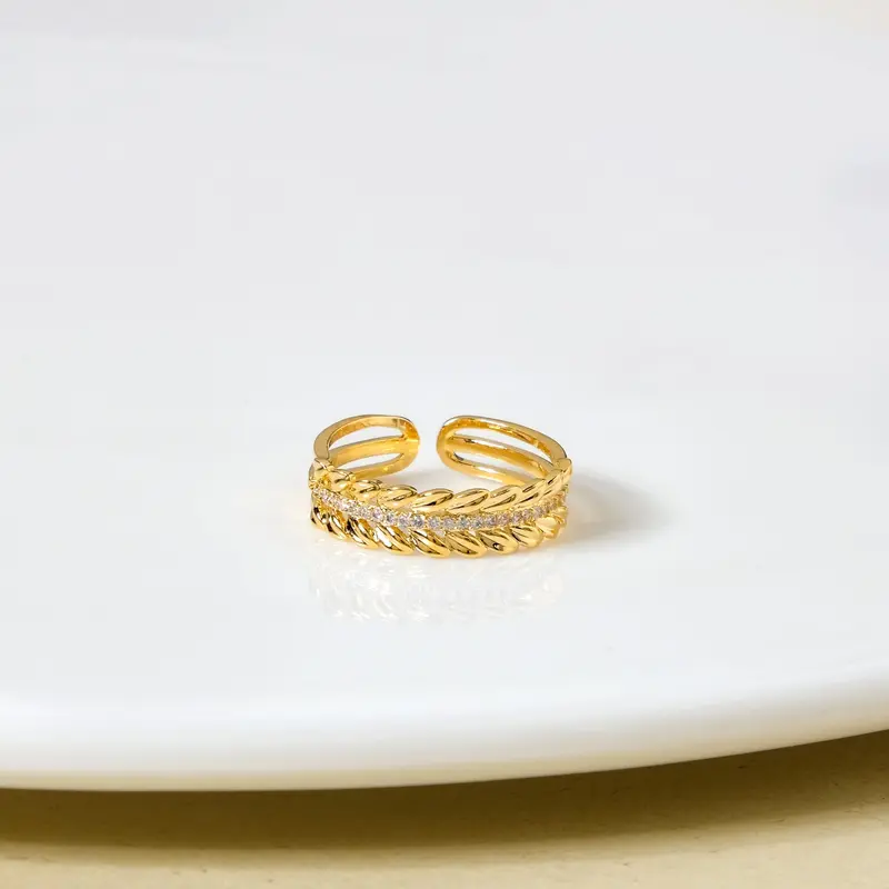 Wreath-Inspired Gold Statement Ring – Botanical Design 1